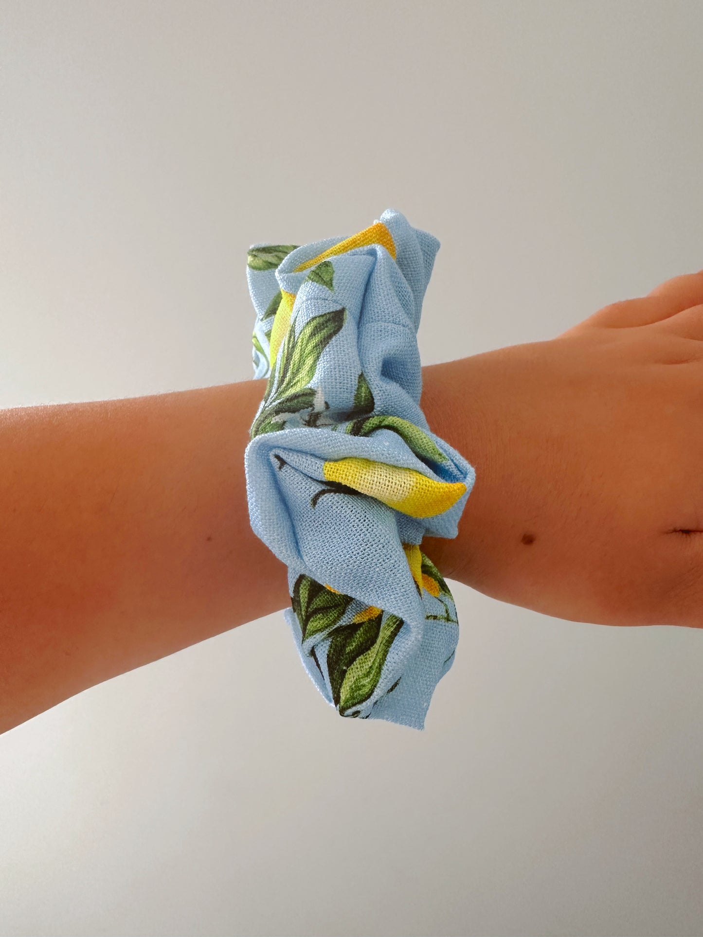 XL Lemon Print Scrunchie – Summer Accessory